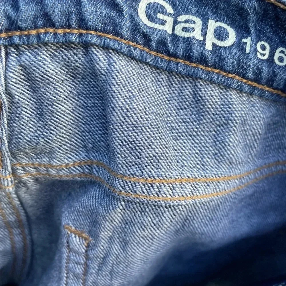 GAP WOMENS DISTRESSED DENIM SHORTS